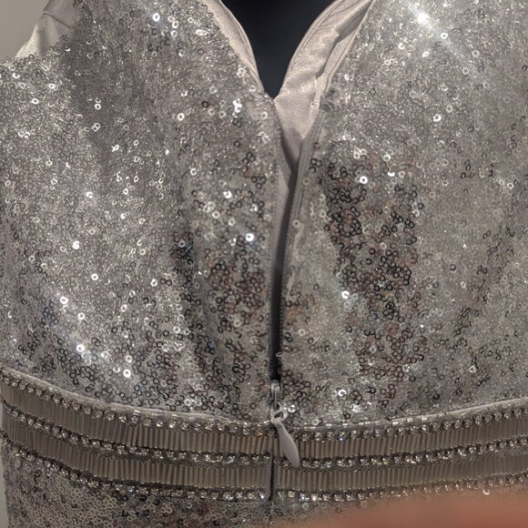 BEBE Silver Sequin Gown Brand new with tags SZ 00 - Picture 7 of 8